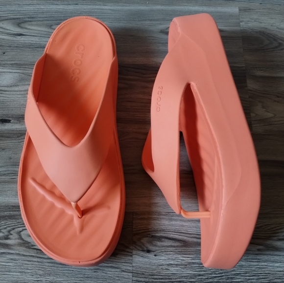 Crocs Getaway Platform Bright Orange Flip Flops Sandals Womens Size 11 - Picture 1 of 5